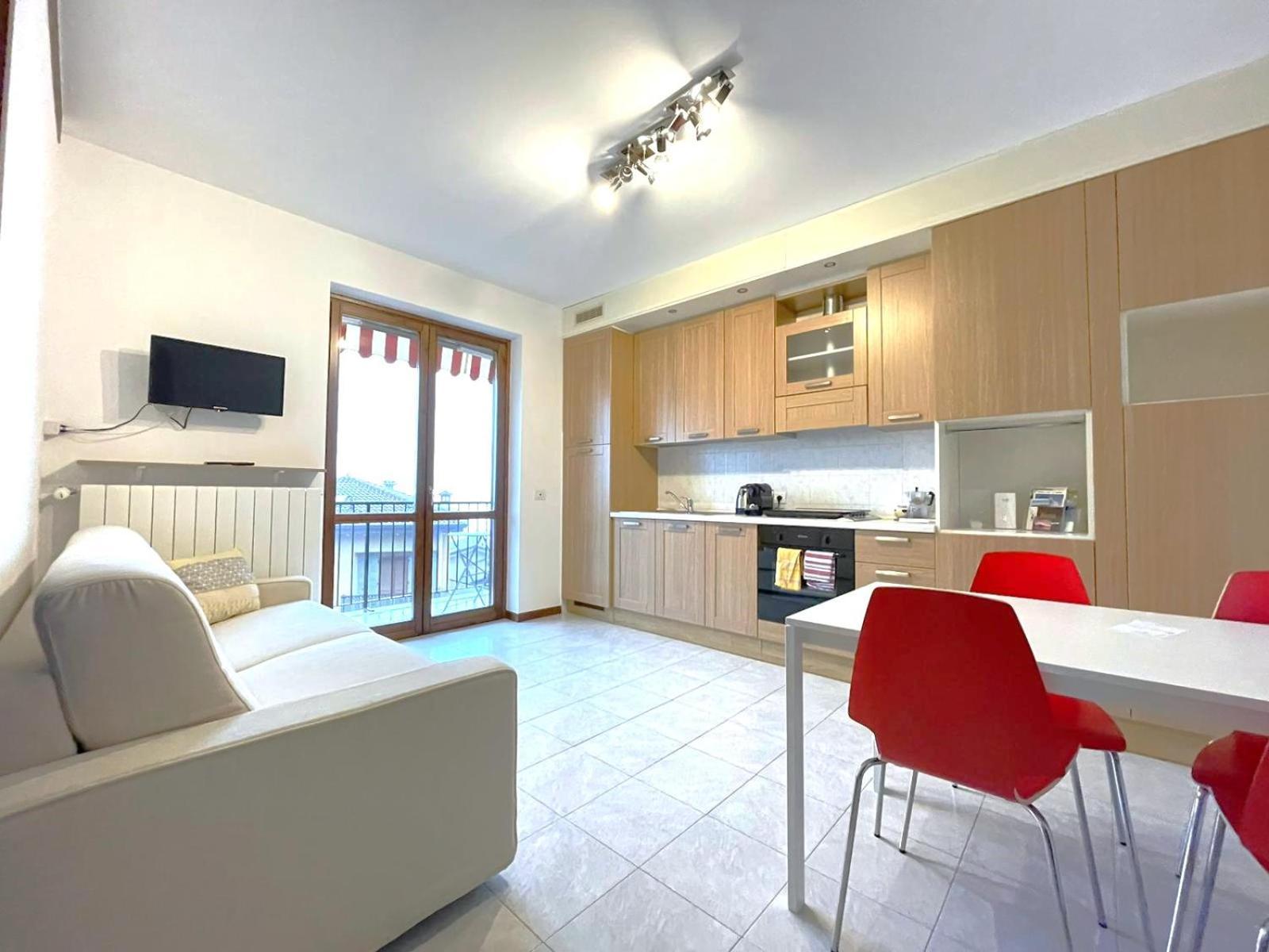 ריבה די סולטו Happy Guest Apartments - Lake View And Pool מראה חיצוני תמונה
